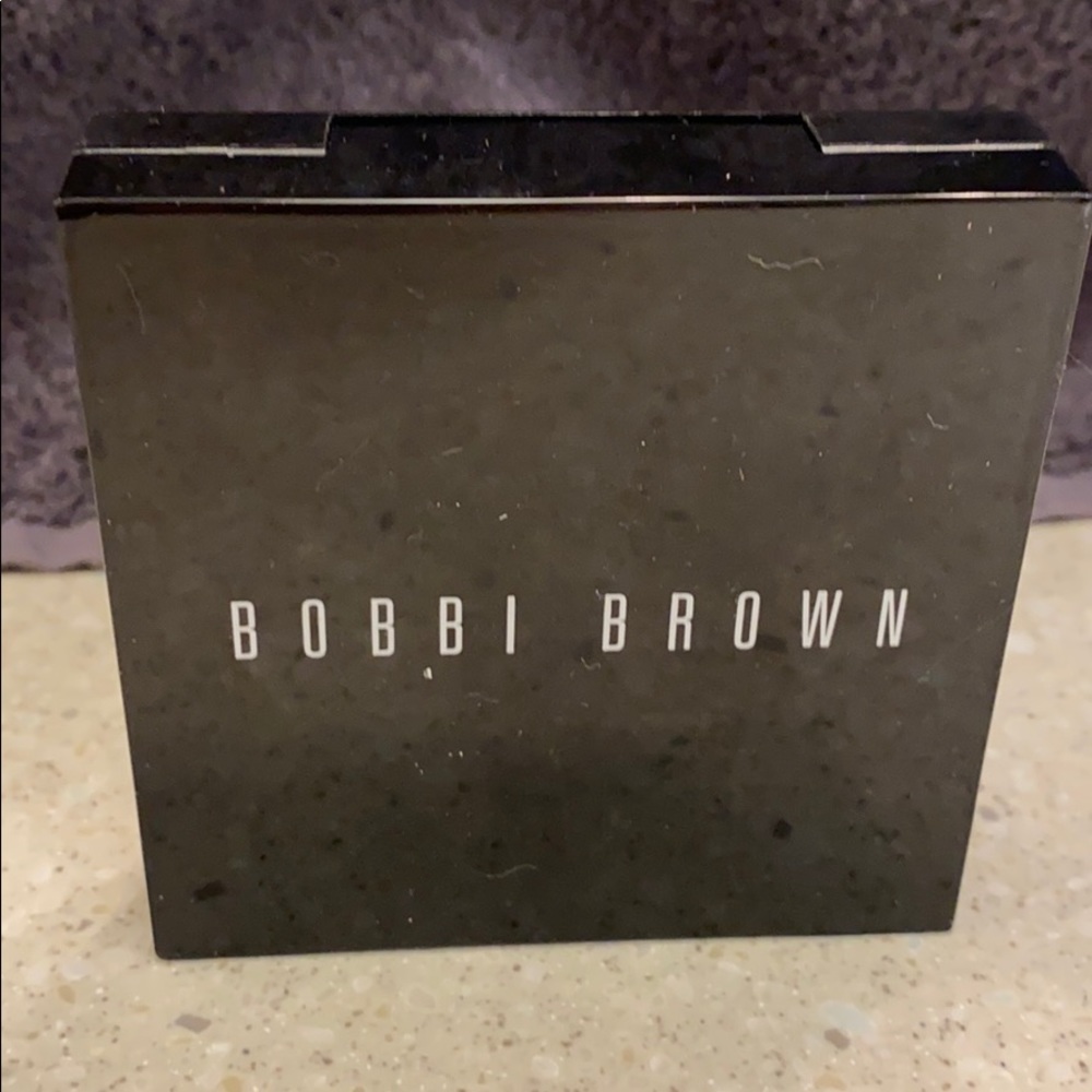 Bobbi brown highlighting powder